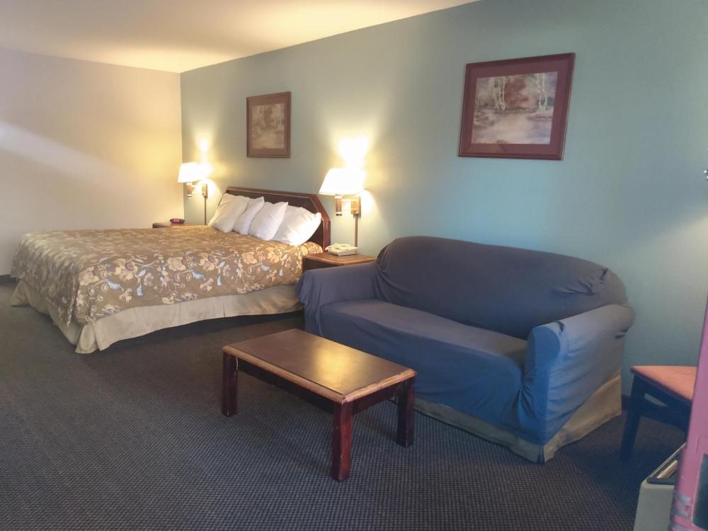 King Room - Non-Smoking interior